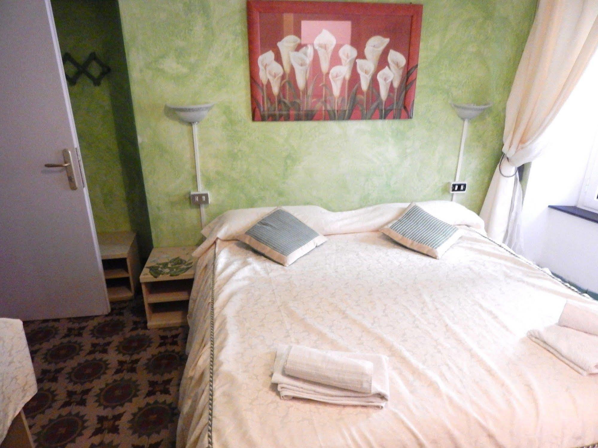 Hotel Glicine Ноли Экстерьер фото